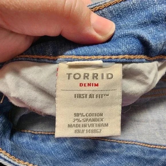Torrid Denim Distressed Jeans Shorts Blue Plus Size 28 - Picture 7 of 8